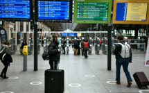 Covid-19 en France : les cas positifs bondissent, le port du masque préconisé dans les transports