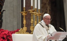 De retour du Canada, le pape François dit vouloir se "ménager" ou se "mettre de côté"