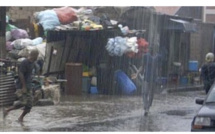 Pluie diluvienne à Dakar: les quartiers périphériques pataugent