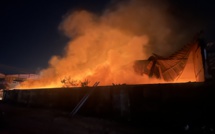 Urgent : Grave incendie dans un entrepôt de matériels électroménagers à Cambérène, plusieurs centaines de millions partis en fumée.