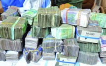 Trafic de devises à Rosso-La douane saisit plus de 1,2 milliard F CFA sur deux mauritaniens en complicité avec...