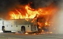 AUTOROUTE À PEAGE- Un bus de ​ transport de la société Dakar Dem Dikk prend feu  (images)