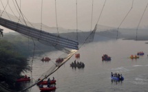 En Inde, l'effondrement d'un pont suspendu fait au moins 132 morts