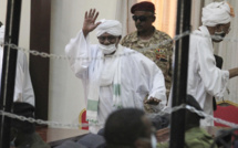 Le Soudan renvoie el-Béchir en prison et durcit le ton contre les islamistes
