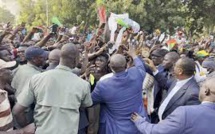 "Président Macky yagnou djigg, Président Macky yagnou djigg", crient à tue-tête les supporters