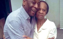 En image : Le Roi Pelé avec sa mère Céleste,100 ans en novembre dernier et qui vit toujours