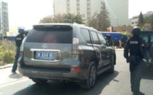Affolé, Ousmane Sonko supplie à son chauffeur de ne pas ouvrir la porte de sa voiture