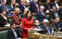 Immigration : sous le feu des critiques, le gouvernement britannique défend son projet
