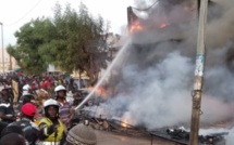 Plusieurs voitures incendiées à la devanture de la maison du ministre Matar Ba...Sa maison également brûlée... 