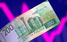 Le rouble s'effondre face au dollar et à l'euro, au niveau de mars 2022