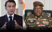 Tension politique au Niger : Emmanuel Macron tire sur les putschistes, défend Bazoum et maintient en poste de son ambassadeur
