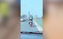 Le motard de la police qui escortait un jeune vendeur de téléphones sanctionné (les détails)