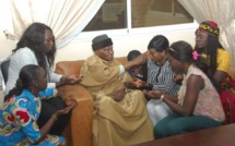 Le Président Abdoulaye Wade avec ses nièces  Le Président Abdoulaye Wade avec ses nièces