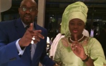 La douce moitié de Serigne Mboup posant avec Bara Guèye, ami du couple La douce moitié de Serigne Mboup posant avec Bara Guèye, ami du couple