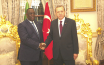 Macky Sall se recueille sur la tombe de Sénégalais à Istanbul