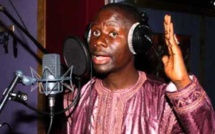 ​Le chanteur Alassane Mbaye acclamé pour sa fidélité à Aida Ndiongue