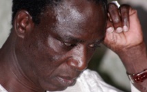 ​Ce qui pèsera comme un boulet  sur Ballago : Devenu pensionnaire de la Maison d'arrêt et de Correction  de Rebeuss, le chanteur Thione Ballago  Seck a passé hier sa première  nuit en prison.