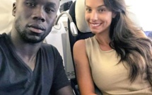 Qui est cette femme à côté de Bacary Sagna ?