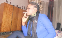 Mame Diarra Guèye ex choriste du Super Etoile avec son joint!