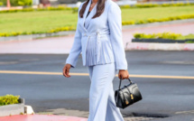 En route pour Paris, Absa Faye, la « deuxième première dame » fait sensation En route pour Paris, Absa Faye, la « deuxième première dame » fait sensation