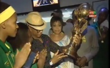 El-Hadji Diouf accueille les lionnes de basket à l’Aéroport Léopaul Sédar Senghor.Regardez
