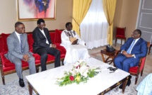 Le Président de la République, Son Excellence Monsieur Macky Sall, a reçu en audience, ce jeudi 05 novembre 2015, l’artiste Baba Maal.