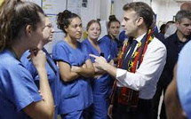 «Donnez des aides. Des solutions mais des solutions qui aboutissent»: Emmanuel Macron interpellé à Mayotte