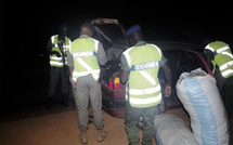 SÉCURISATION À DAKAR | LA GENDARMERIE INTERPELLE 24 INDIVIDUS, DES ARMES BLANCHES SAISIES
