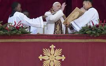 Le pape François demande à «faire taire les armes» lors de sa bénédiction «Urbi et Orbi» de Noël