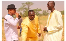EXCLUSIF DAKARPOSTE!   L'international de foot, Elhaj Diouf et le lutteur Modou Lo filmés dans les champs du marabout Serigne Ahma Mbacké