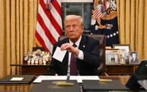 "Que Dieu vous bénisse": ce que contient la lettre laissée par Joe Biden à Donald Trump dans le Bureau ovale