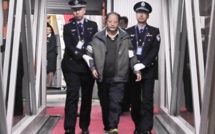 Vivant caché à Conakry, l’un des fugitifs les plus recherchés de la Chine a été rapatrié Vivant caché à Conakry, l’un des fugitifs les plus recherchés de la Chine a été rapatrié
