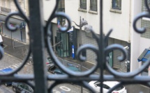 Un homme muni d'une ceinture d'explosifs abattu devant un commissariat à Paris Un homme muni d'une ceinture d'explosifs abattu devant un commissariat à Paris