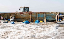 La brèche de Saint-Louis engloutit quatre pirogues de pêcheurs
