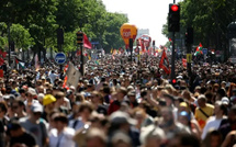 1ER-MAI: PLUS DE 300.000 MANIFESTANTS EN FRANCE SELON LA CGT, 157.000 SELON LES AUTORITÉS