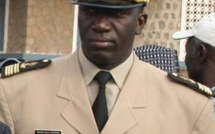 Sur instruction du Pr Hollande, l'ambassadeur de France à Dakar décore aux insignes de l'Ordre du Mérite, le colonel, capitaine de frégate Bara Cissokho Sur instruction du Pr Hollande, l'ambassadeur de France à Dakar décore aux insignes de l'Ordre du Mérite, le colonel, capitaine de frégate Bara Cissokho