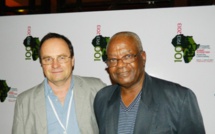 SIDA : le vaccin enfin trouvé. Le professeur gabonnais Mavoungou présente le vaccin contre le SIDA SIDA : le vaccin enfin trouvé. Le professeur gabonnais Mavoungou présente le vaccin contre le SIDA