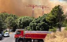 Un incendie galopant aux portes de Marseille, la population invitée à se confiner