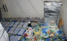 Photos - Le Commissaire Ibrahima Diop de la Dic présente le matériel saisi à la bande à Papis Konaré Photos - Le Commissaire Ibrahima Diop de la Dic présente le matériel saisi à la bande à Papis Konaré