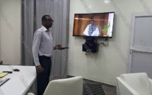 En exclusivité dans son bureau, Youssou Ndour visionne le clip Serigne Fallou disponible ce mardi 10 mai 2016