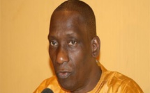 Mamadou Diop "Decroix" : "C'est regrettable, mais on n'a pas de République (...) C'est Macky Sall qui nomme, dégomme à sa guise (...) Macky traite tout dans l'opacité (...)" Mamadou Diop "Decroix" : "C'est regrettable, mais on n'a pas de République (...) C'est Macky Sall qui nomme, dégomme à sa guise (...) Macky traite tout dans l'opacité (...)"