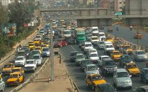 Accident sur l’Autoroute de l’Avenir : un « Ndiaga Ndiaye » se renverse à Cambérène, trafic paralysé