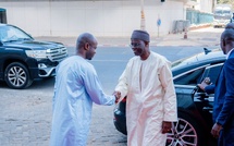 Passation de service entre le Premier ministre sortant, Ousmane SONKO et Ahmadou Al Aminou LÔ, Premier ministre entrant.
