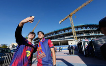 Le Barça enflamme le Camp Nou et rejoint le Real au sommet