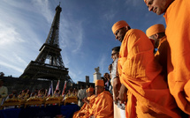 La tour Eiffel rouvre après une grève provoquée par l’exclusion de salariées lors d’une visite hindoue