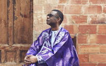 ANNIVERSAIRE DE YOUSSOU NDOUR: DE LA MÉDINA AUX SOMMETS, LE DESTIN D’UNE ICÔNE NATIONALE