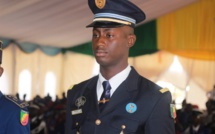 La joie du Major et du deuxième de la neuvième promotion des officiers gendarmes La joie du Major et du deuxième de la neuvième promotion des officiers gendarmes